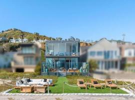 Luxury Beachfront Villa W. Stunning Pacific Views, hotel in Malibu