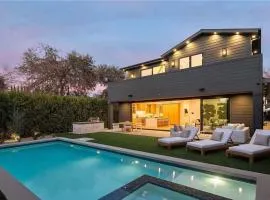 Stunning 5BR in Studio City W. Pool, and Jacuzzi