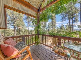 2 Mi to Village of Ruidoso! Little Pine Cottage, hotel i Ruidoso
