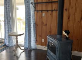 Chalets Plage St-Jean 2, chalet in Saint-Jean