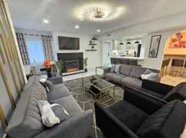 Stylish Duplex walkTO Lake Eola Orlando. Sleeps 8