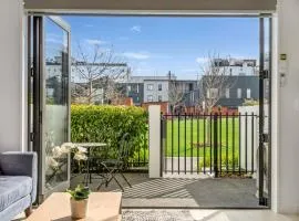 Cityscape Haven - Christchurch Holiday Apartment