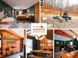 Emerald Edge Hocking Hills Midcentury Cabin & Hot Tub