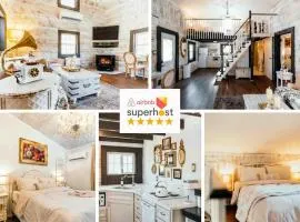 Victorian French Cottage - Hot Tub in Hocking Hills