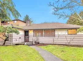 Spacious Retreat 3 Miles to Airport 12 to Seattle