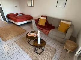 Studio ensoleillé près du port et des plages