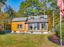 Direct Lake Access! Quiet Waukewan Retreat, Hotel in Center Harbor