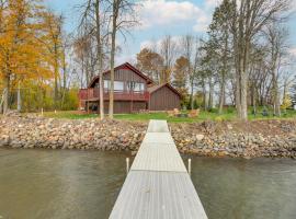 Mille Lacs Lake Retreat! Cabin with Private Dock, hotel a Bayview