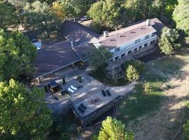 Campfire Ranch Little Sugar: Bella Vista şehrinde bir dağ evi