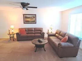 SUN CITY WEST - Homestay - Private Room, Private Bath, Wi-Fi, Workspace with Garage