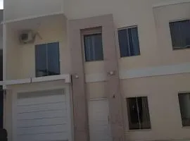 Sobrado 4 amplo e confortável em condomínio