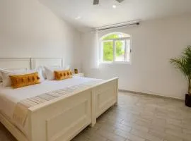 Boho Minimal 3-Min Beach Private Parking