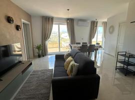 PrimeRose Penthouse, hotel in Sannat