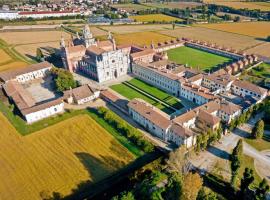 FATTORIA-AgriHotel -, hotel in Certosa di Pavia