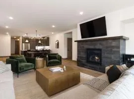 Big Sky Base Camp Fireplace Views & Hot Tub