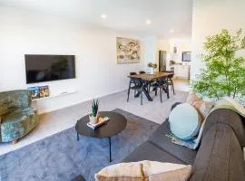 2 BR Home, Walk to City & Stadium