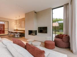Warm family home by the sea - Villa La Madrague, hotel in Oostduinkerke-Bad