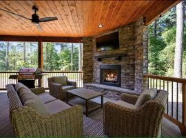 Private Luxury Cabin - Hot Tub - Fire Pit - Game Room, hotel v destinaci Mount Herman