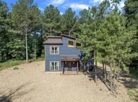 Private Luxury Cabin - Hot Tub - Fire Pit - Game Room