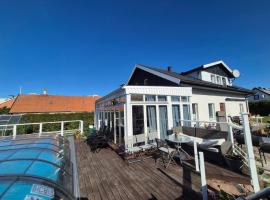 HOUSE with pool & big varenda, hotell i Arlöv