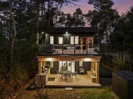 Luxury Lakefront with Sauna & EV