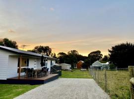 Bella's Beach House، فندق في خليج فينوس