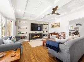 Dolphin Cove - Pet Friendly with Fireplace