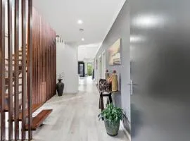 Modern Family Retreat in Prime Williams Landing