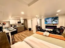 Pvt Studio Near Waterloo Airport & Minutes to Downtown Basement unit