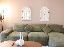 Pacific Paradise 10 Min from Disneyland With Pool & GYM, hotel in Tustin