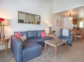 Luxury Napa Condo Golf Views & Prime Location, hotel en Vichy Springs