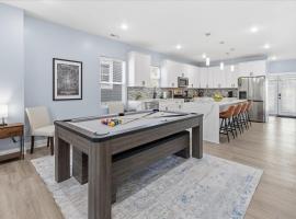 Family 4BR Retreat with Games and Fun for ALL, Hotel in Indianapolis