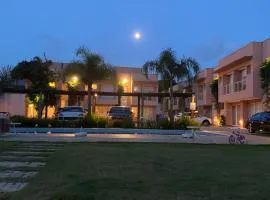 Condomínio pé na areia, super novo e confortável.