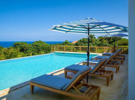 Private Villa-Infinity Pool-26 guests capacity-14 King Size Beds-8 bedrooms-8 and half baths: Cabrera'da bir otel