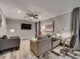 Modern 4BD Condo Six Flag Grand Prairie GP60A, hotel en Heliport-Facility 5A