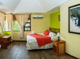 Banana Palms Hotel, hotel in Rio Dulce