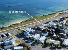 The Little Beach Retreat - Relaxing family sized home one street from the sea!, hotel in Port Willunga