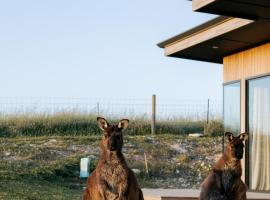 Coast, hotel in Stokes Bay