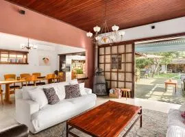 Lush Garden Oasis by Sea N' Rent