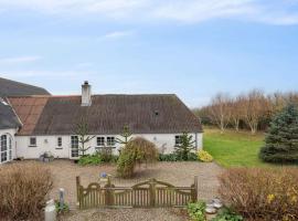 Country Stay In Cosy Farmhouse With Horses, Hotel in Bøvlingbjerg