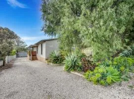 Najala - 2 Pioneer - Pets Negotiable - No Linen Included