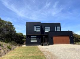 The Superior Holiday Home, Hotel in Venus Bay