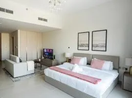 Studio on Yas Island with Big Balcony, Near F1, Water Park and Ferrari view