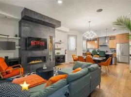 *Incredible Location* |Two King Beds| Free Parking