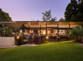 Crystal Creek Rainforest Retreat, hotel in Crystal Creek
