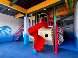 Submarine House Bandung, hotel a Bandung