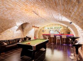 Le Rétro Club Discothèque, hotel in Champlay