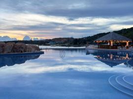 Rock Water Bay Beach Resort & Spa, Hotel in Xóm Tram