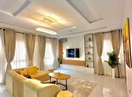 Beautiful 2 bedroom Apartment with Pool