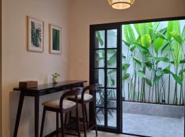 Enjoy and relax living villa style at anggrek mas 2，位于巴淡岛中心的酒店